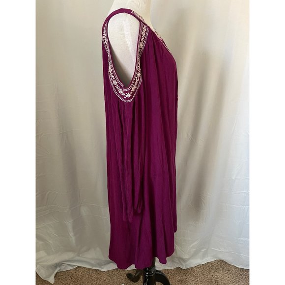 Time & Tru Plum Purple Cold-Shoulder Keyhole Embroider Trim Textured Midi Dress - Picture 6 of 12